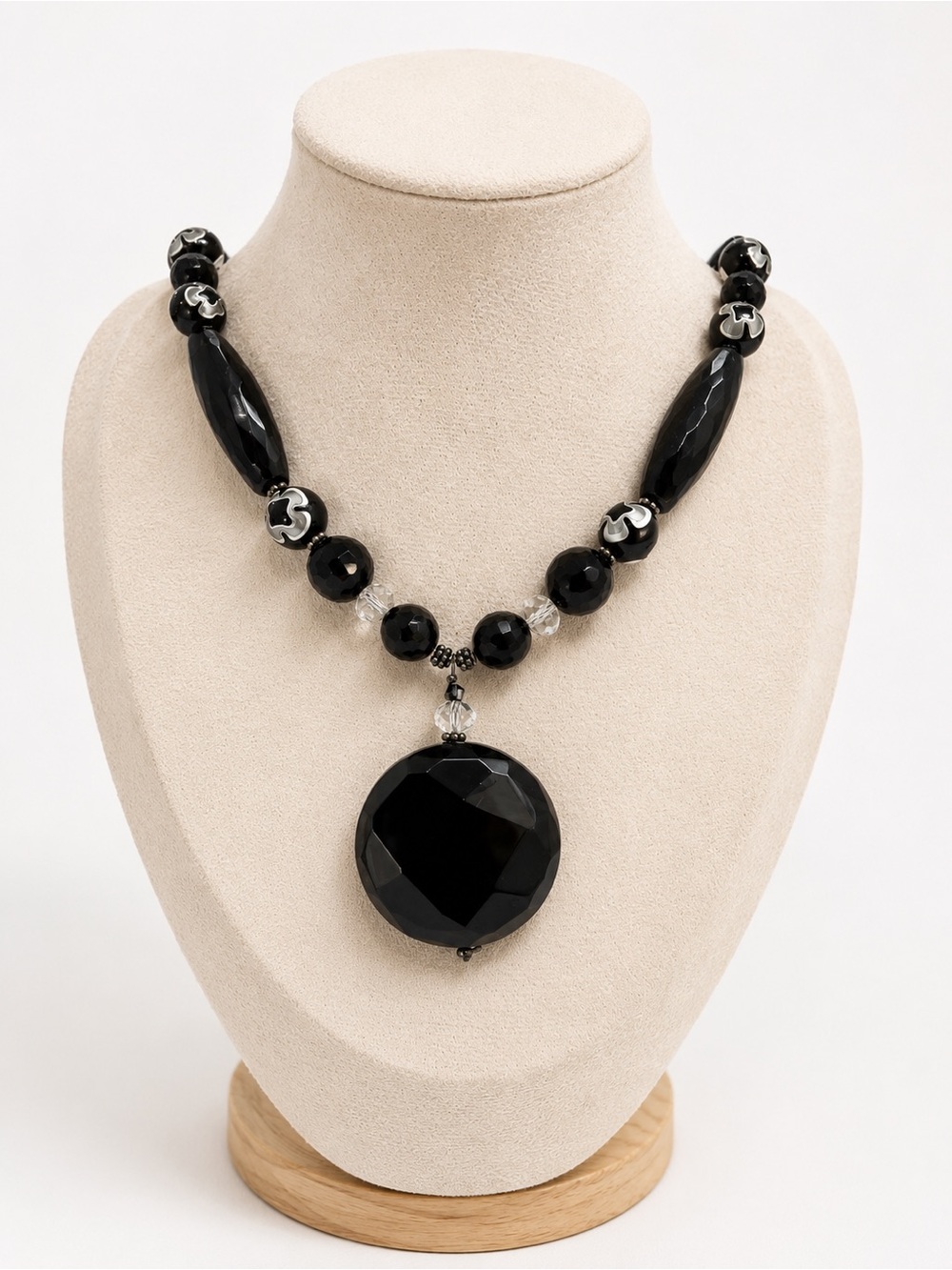 Black Faceted Pendant Bead Necklace